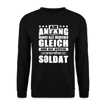 Am Anfang Waren Alle Menschen Gleich Soldat Armee - Unisex Pullover - Schwarz - Vorne - Alina (178cm) & Michal (187cm)