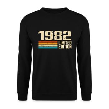 Jahrgang 1982 - Jahrgang 1982 Retro Jubiläum - Unisex Pullover - Schwarz - Vorne - Alina (178cm) & Michal (187cm)