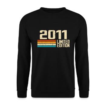 Né en 2011 - Vintage 2011 Anniversaire Rétro - Sweat-shirt Unisexe - noir - Devant - Alina (178cm) & Michal (187cm)