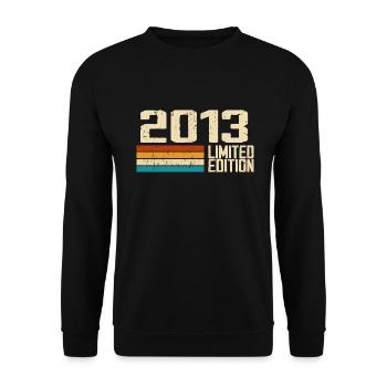 Né en 2013 - Vintage 2013 Anniversaire Rétro - Sweat-shirt Unisexe - noir - Devant - Alina (178cm) & Michal (187cm)