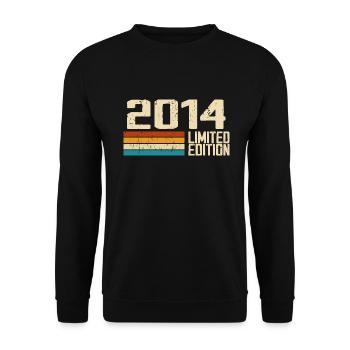 Born in 2014 - Vintage 2014 Retro Birthday - Unisex Sweatshirt - black - Front - Alina (178cm) & Michal (187cm)