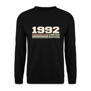 1992 Geburtstagsgeschenk 1992 limitierte Auflage 1992 - Unisex Pullover - Schwarz - Vorne - Alina (178cm) & Michal (187cm)