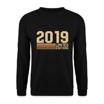 Born in 2019 Birthday - 2019 Vintage 2019 Gift - Unisex Sweatshirt - black - Front - Alina (178cm) & Michal (187cm)