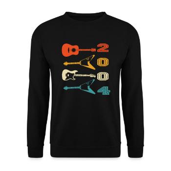 2004 Jahrgang geboren Gitarrist Gitarre Geburtstag - Unisex Pullover - Schwarz - Vorne - Alina (178cm) & Michal (187cm)