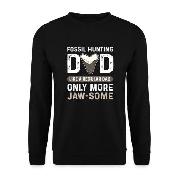 Fossil hunting Dad. Megalodon Fossil Tooth Hunter - Unisex Sweatshirt - black - Front - Alina (178cm) & Michal (187cm)