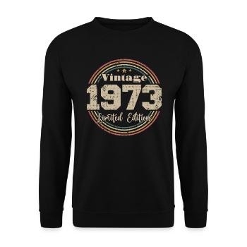 1973 Retro Vintage Geburtstag geboren in - 1973 - Unisex Pullover - Schwarz - Vorne - Alina (178cm) & Michal (187cm)