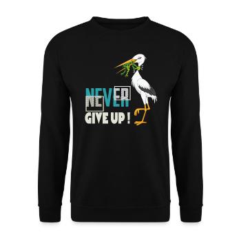 Never Give Up 🐸 Niemals aufgeben Frosch vs Storch - Unisex Pullover - Schwarz - Vorne - Alina (178cm) & Michal (187cm)