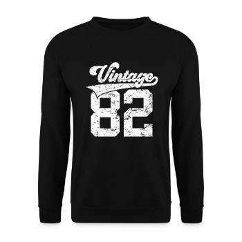 44TH BIRTHDAY 1982 VINTAGE 82 - Unisex Sweatshirt - black - Front - Alina (178cm) & Michal (187cm)