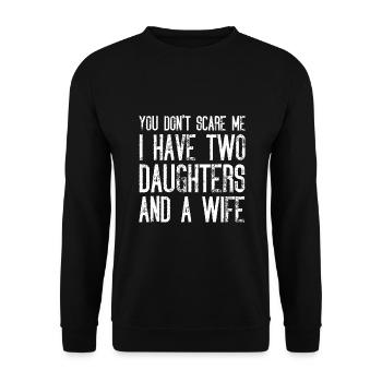 Du machst mir keine Angst, ich habe zwei Töchter und eine Frau - Unisex Pullover - Schwarz - Vorne - Alina (178cm) & Michal (187cm)