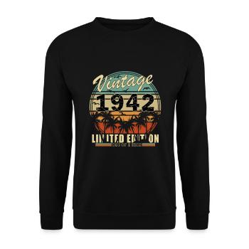 1942 - Born in 1942 - Unisex Sweatshirt - black - Front - Alina (178cm) & Michal (187cm)