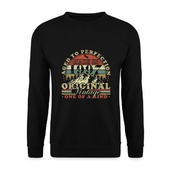 Jahrgang 1997 Jahrgang 1997 Geburtstagsgeschenk - Unisex Pullover - Schwarz - Vorne - Alina (178cm) & Michal (187cm)