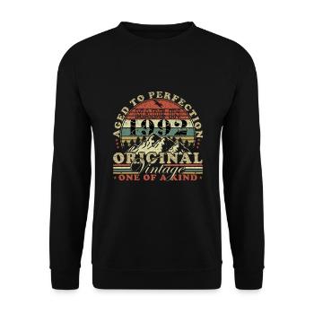 1992 Vintage 32 Birthday Gift - Unisex Sweatshirt - black - Front - Alina (178cm) & Michal (187cm)