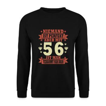 56 Jahre 56. Geburtstag lustiger Spruch Geschenk - Unisex Pullover - Schwarz - Vorne - Alina (178cm) & Michal (187cm)