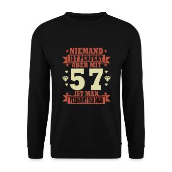 57 Jahre 57. Geburtstag lustiger Spruch Geschenk - Unisex Pullover - Schwarz - Vorne - Alina (178cm) & Michal (187cm)