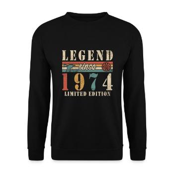 LIMITED EDITION 1974 DARTS 50. GEBURTSTAG - Unisex Pullover - Schwarz - Vorne - Alina (178cm) & Michal (187cm)