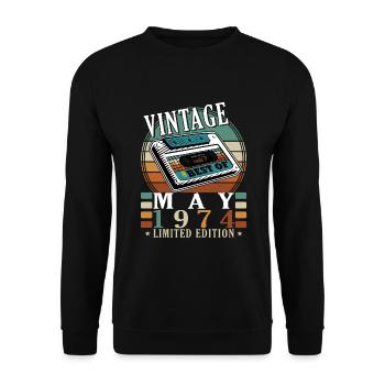 Vintage May 1974 - Unisex Pullover - Schwarz - Vorne - Alina (178cm) & Michal (187cm)