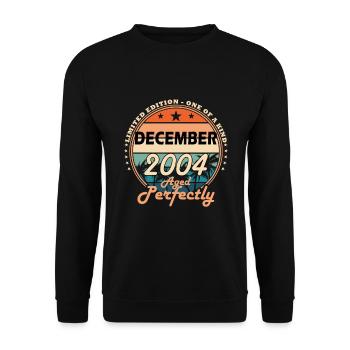 Birthday December 2004 The Original 2004 - Unisex Sweatshirt - black - Front - Alina (178cm) & Michal (187cm)