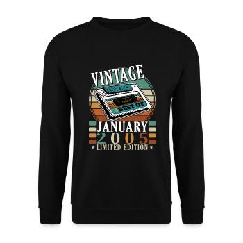 January 2005 Vintage Birthday 2005, Vintage - Unisex Sweatshirt - black - Front - Alina (178cm) & Michal (187cm)
