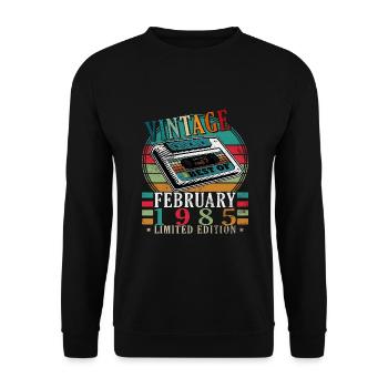 40. Geburtstag Februar 1985 Jahrgang 40 Jahre - Unisex Pullover - Schwarz - Vorne - Alina (178cm) & Michal (187cm)