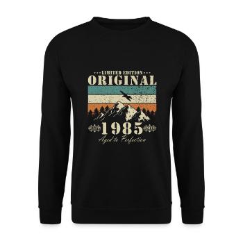 1985 Vintage 1985 Birthday born in 1985 - Unisex Sweatshirt - black - Front - Alina (178cm) & Michal (187cm)