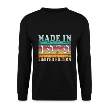 Built in 1979 Vintage Birthday Gift - Unisex Sweatshirt - black - Front - Alina (178cm) & Michal (187cm)