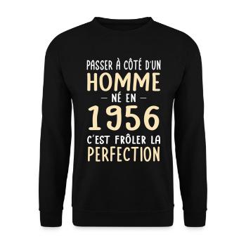 Geboren 1956 – Nahezu Perfektion - Unisex Pullover - Schwarz - Vorne - Alina (178cm) & Michal (187cm)