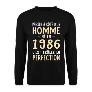 Né en 1986 – Frôler la perfection  - Sweat-shirt Unisexe - noir - Devant - Alina (178cm) & Michal (187cm)