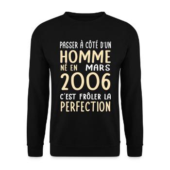 Anniversaire 20 ans - Né en Mars 2006 - Sweat-shirt Unisexe - noir - Devant - Alina (178cm) & Michal (187cm)