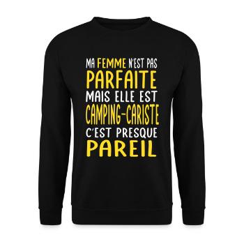 Meine Frau ist nicht perfekt, aber sie ist Wohnmobilbesitzerin - Unisex Pullover - Schwarz - Vorne - Alina (178cm) & Michal (187cm)