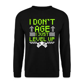 Gamer Shirt Ich altere nicht, ich levele nur Gaming auf - Unisex Pullover - Schwarz - Vorne - Alina (178cm) & Michal (187cm)