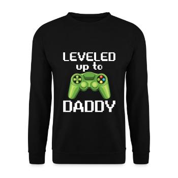 Leveled Up To Daddy Baby Matching - Unisex Sweatshirt - black - Front - Alina (178cm) & Michal (187cm)