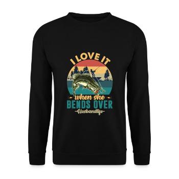 I Love It When She Bends Over Fishing - Unisex Pullover - Schwarz - Vorne - Alina (178cm) & Michal (187cm)