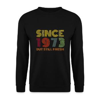 1973 Geburtsjahr Retro - Unisex Pullover - Schwarz - Vorne - Alina (178cm) & Michal (187cm)