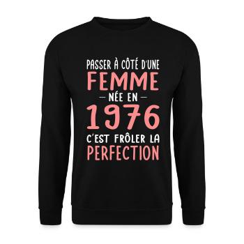 Née en 1976 – Frôler la perfection  - Sweat-shirt Unisexe - noir - Devant - Alina (178cm) & Michal (187cm)