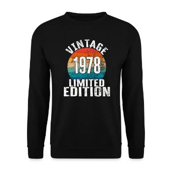 Year of birth 1978 Vintage Limited Edition Retro - Unisex Sweatshirt - black - Front - Alina (178cm) & Michal (187cm)
