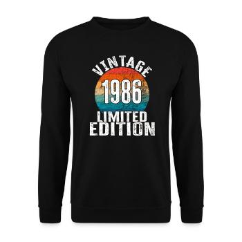 Year of birth 1986 Vintage Limited Edition Retro - Unisex Sweatshirt - black - Front - Alina (178cm) & Michal (187cm)