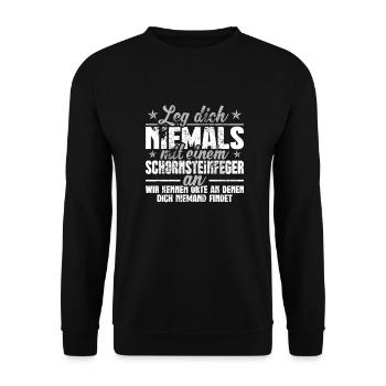 Schornsteinfeger Wir kennen Orte Kaminkehrer - Unisex Pullover - Schwarz - Vorne - Alina (178cm) & Michal (187cm)