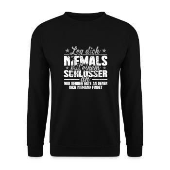 Schlosser - Unisex Pullover - Schwarz - Vorne - Alina (178cm) & Michal (187cm)
