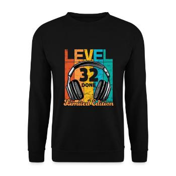 Gaming Birthday 32 Years Level 32 Complete - Unisex Sweatshirt - black - Front - Alina (178cm) & Michal (187cm)