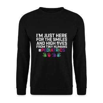 Kinderkrankenschwester - Unisex Pullover - Schwarz - Vorne - Alina (178cm) & Michal (187cm)