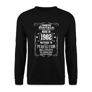 1982 - Premium Jahrgang - Limited Edition - EN - Unisex Sweatshirt - black - Front - Alina (178cm) & Michal (187cm)