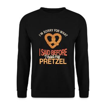 Lustiges Brezel Geschenk - Unisex Pullover - Schwarz - Vorne - Alina (178cm) & Michal (187cm)