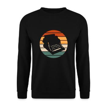 Retro Mechanische Schreibmaschine Outfit - Unisex Pullover - Schwarz - Vorne - Alina (178cm) & Michal (187cm)