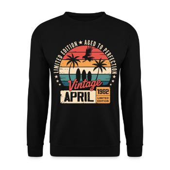 1982 April Birthday Legend April 1982 - Unisex Sweatshirt - black - Front - Alina (178cm) & Michal (187cm)