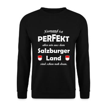 Zuhause in Salzburg Österreich - Unisex Pullover - Schwarz - Vorne - Alina (178cm) & Michal (187cm)