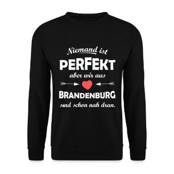 Die Heimat in Brandenburg - Unisex Pullover - Schwarz - Vorne - Alina (178cm) & Michal (187cm)