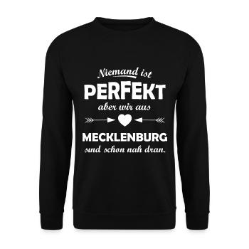Die Heimat Mecklenburg - Unisex Pullover - Schwarz - Vorne - Alina (178cm) & Michal (187cm)