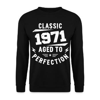 1971 Classic 1971 Vintage 1971 Birthday Gift - Unisex Sweatshirt - black - Front - Alina (178cm) & Michal (187cm)