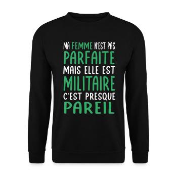 Ma femme pas parfaite mais elle est militaire - Sweat-shirt Unisexe - noir - Devant - Alina (178cm) & Michal (187cm)
