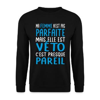 Ma femme pas parfaite mais elle est véto - Sweat-shirt Unisexe - noir - Devant - Alina (178cm) & Michal (187cm)